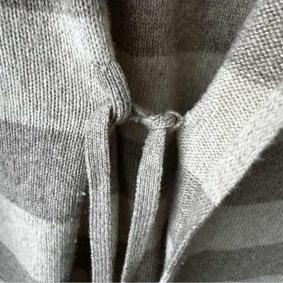 🩶 BANANA REPUBLIC women’s hooded cardigan size medium gray and tan stripes - Picture 7 of 11